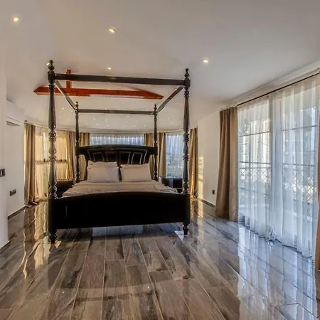 Luxurious With Private Pool In Antalya