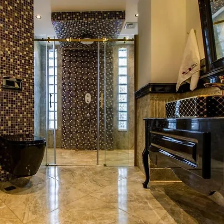 Luxurious With Private Pool In Antalya 3*