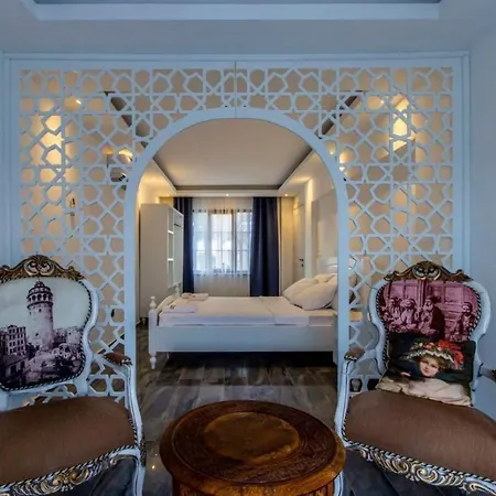 Luxurious With Private Pool In Antalya 3*